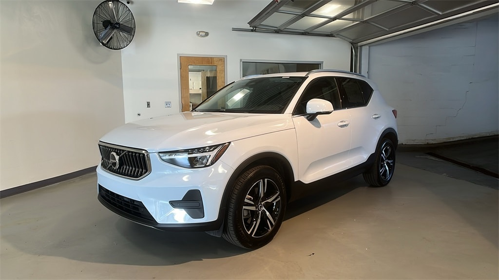 2025 Volvo XC40