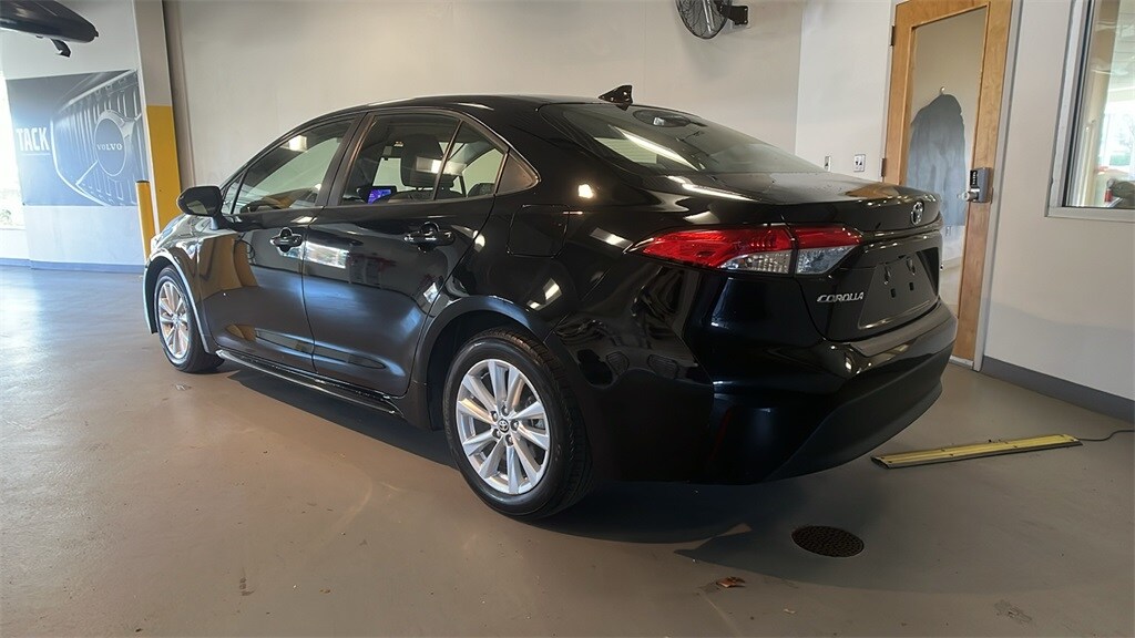 2023 Toyota Corolla LE photo 2