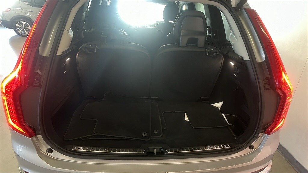 2025 Volvo XC90 B5 Core photo 4
