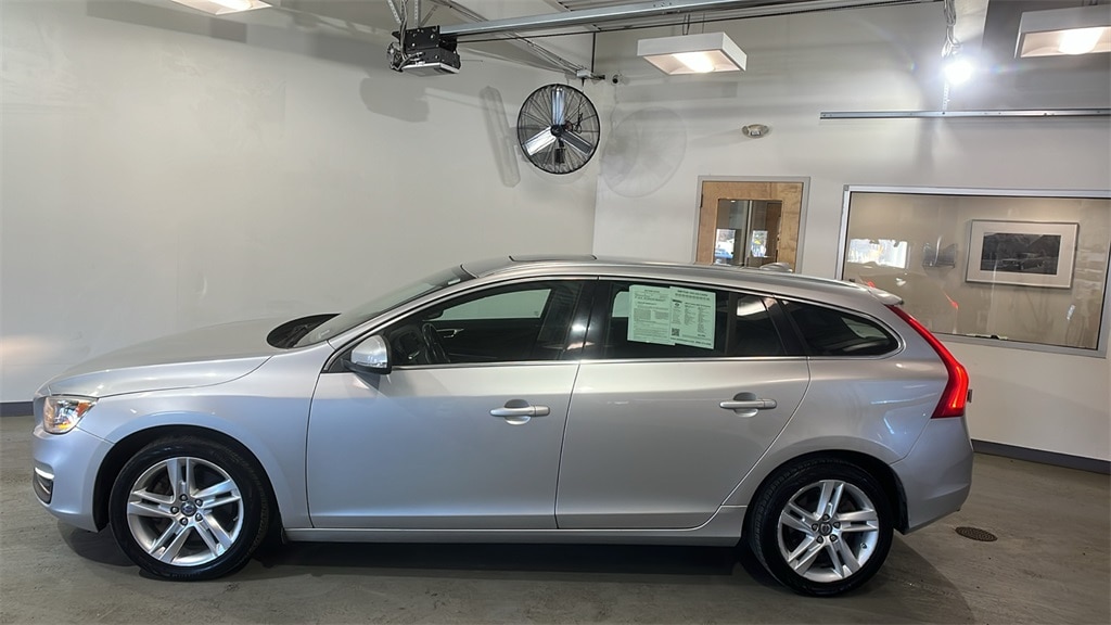 Used 2015 Volvo V60 Premier with VIN YV1612SBXF1211172 for sale in Summit, NJ