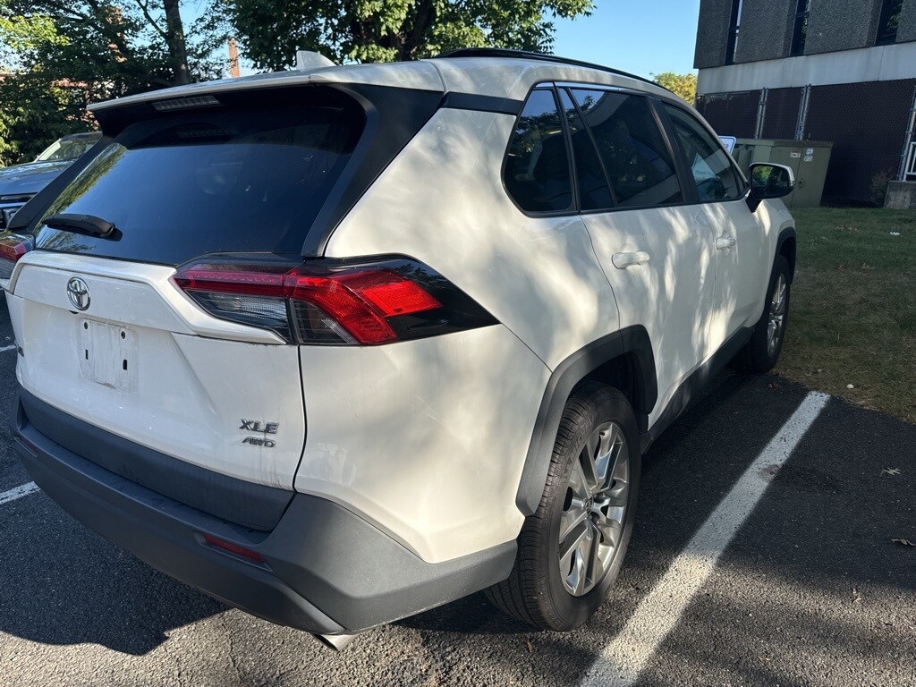 2020 Toyota RAV4 XLE Premium photo 2