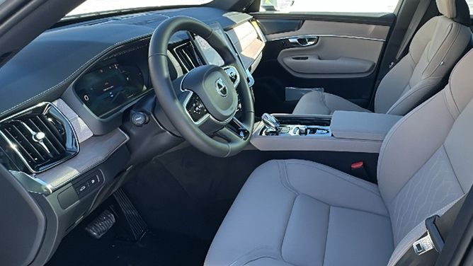 2026 Volvo XC90 Plus - Photo 14