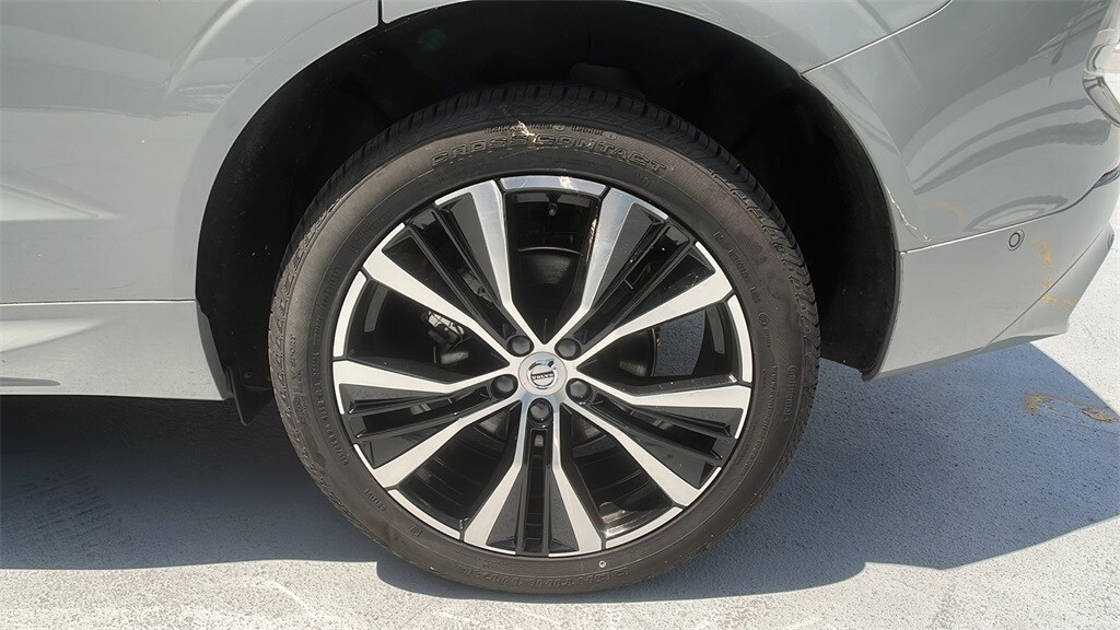 2025 Volvo XC60 B5 Plus photo 3