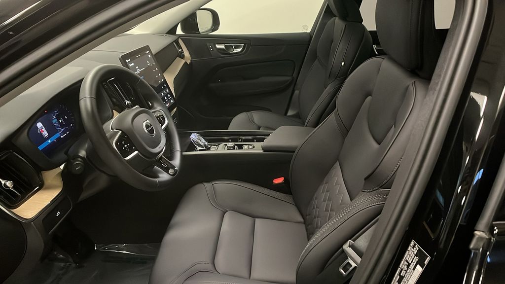 2026 Volvo XC60 Plus - Photo 16