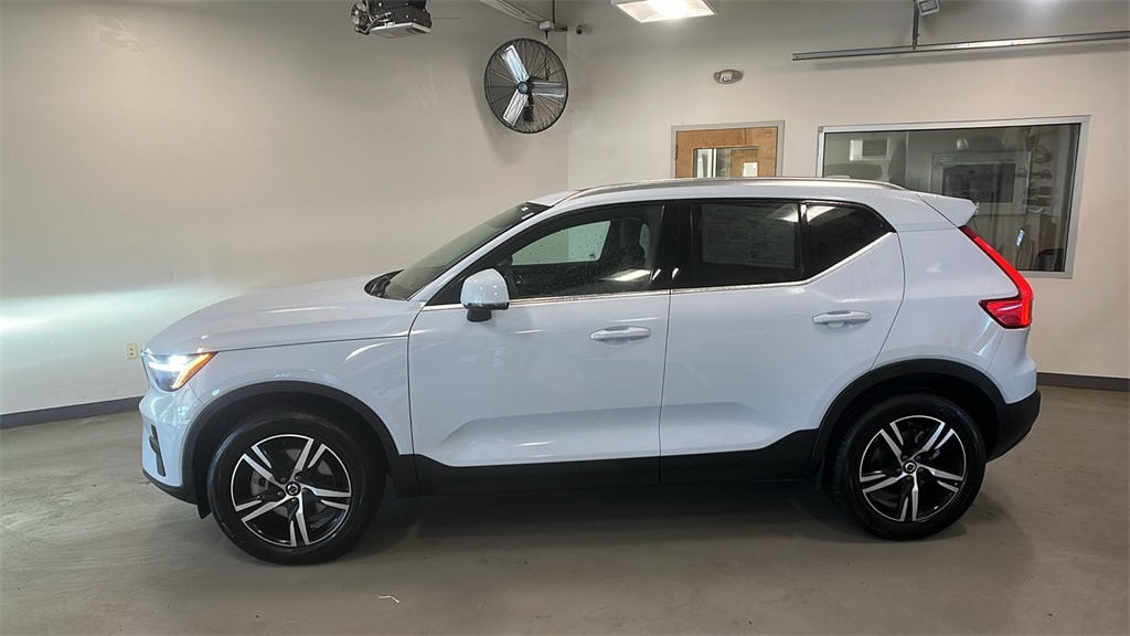Certified 2025 Volvo XC40 B5 Core SUV