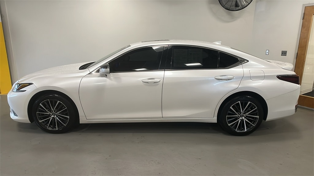 Used 2023 Lexus ES 250 Sedan