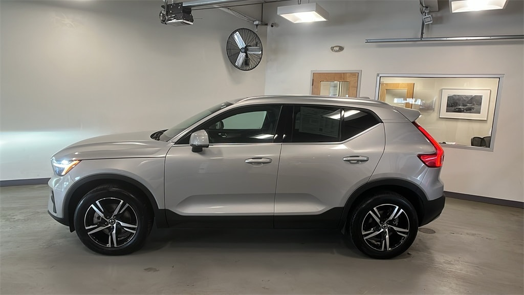 Certified 2025 Volvo XC40 B5 Core SUV