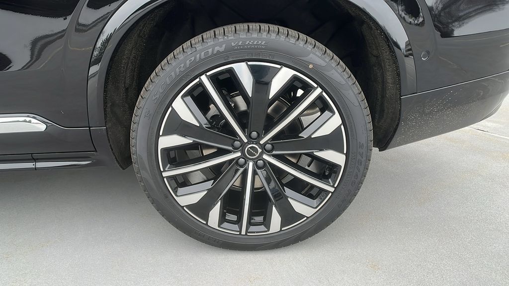 2026 Volvo XC90 Plus - Photo 6