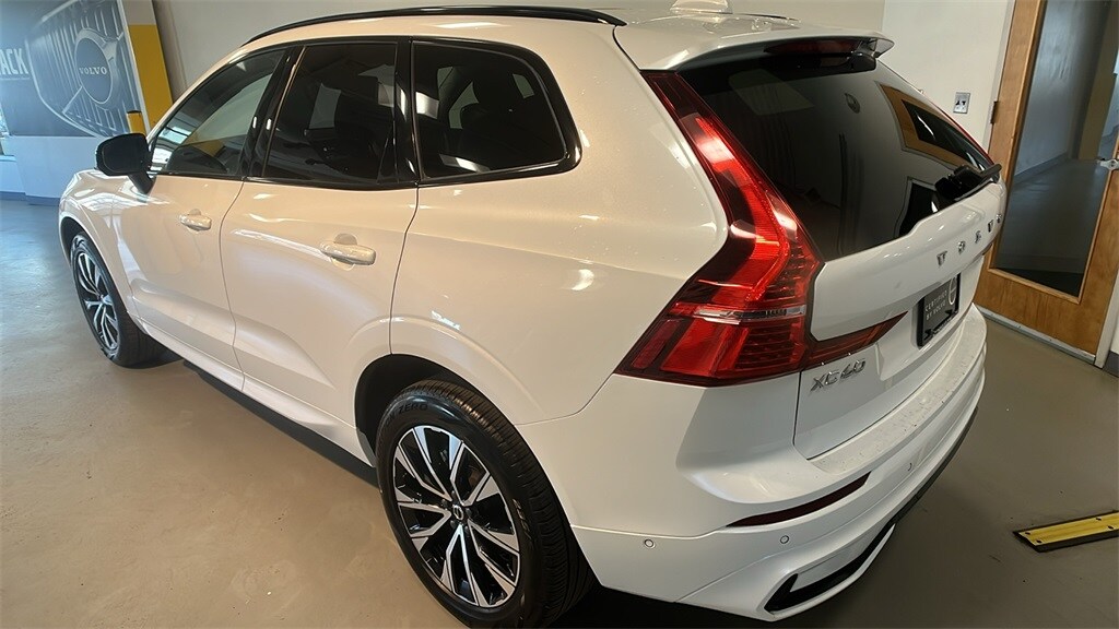 2025 Volvo XC60 B5 Plus photo 3