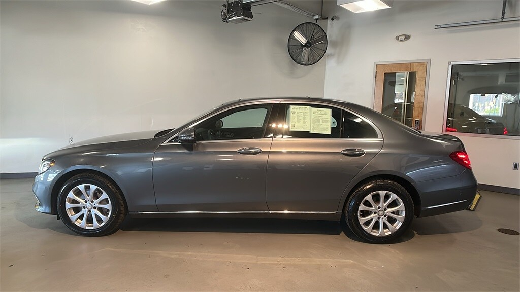 2017 Mercedes Benz E 300 4MATIC photo 2