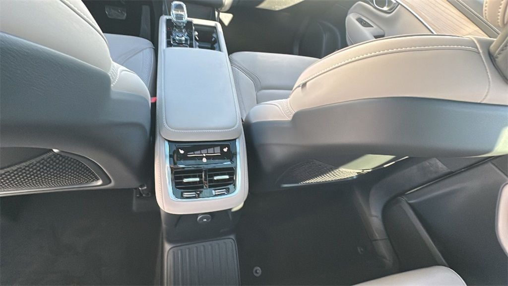 2026 Volvo XC90 Plus - Photo 11