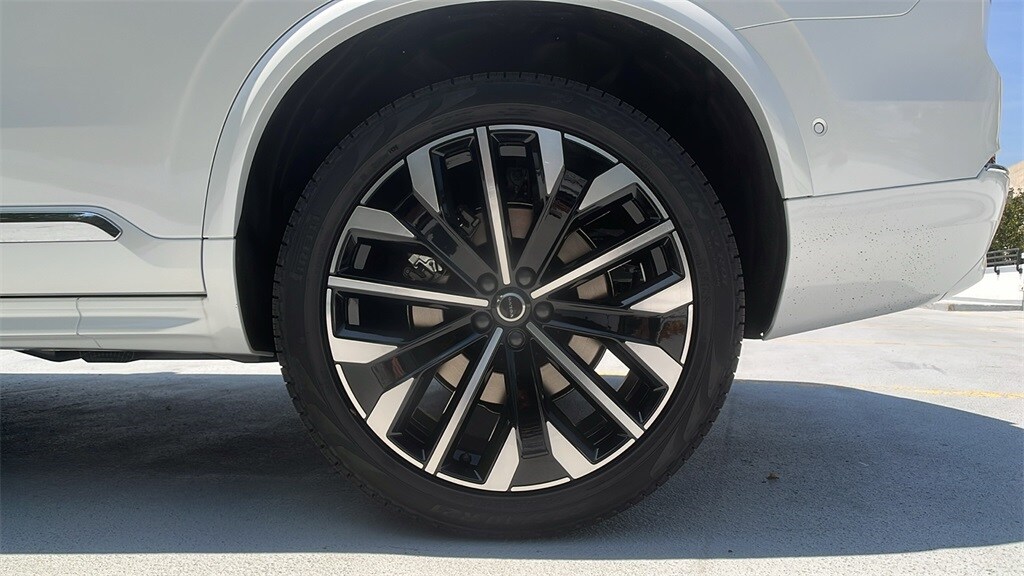 2026 Volvo XC90 Plus photo 3