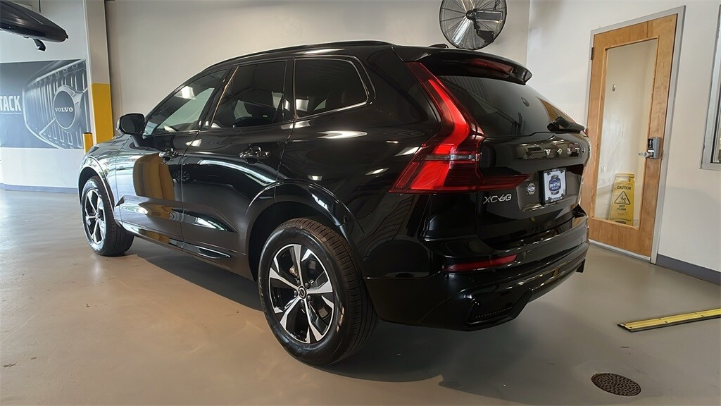 2026 Volvo XC60 B5 Core photo 3