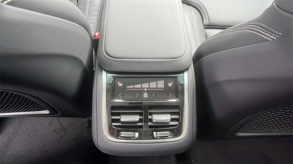 2026 Volvo XC90 Ultra - Photo 12