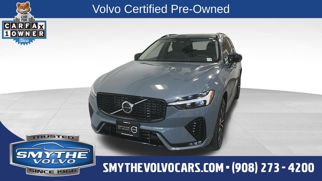 2024 Volvo XC60 B5 Plus Dark Theme AWD's photo