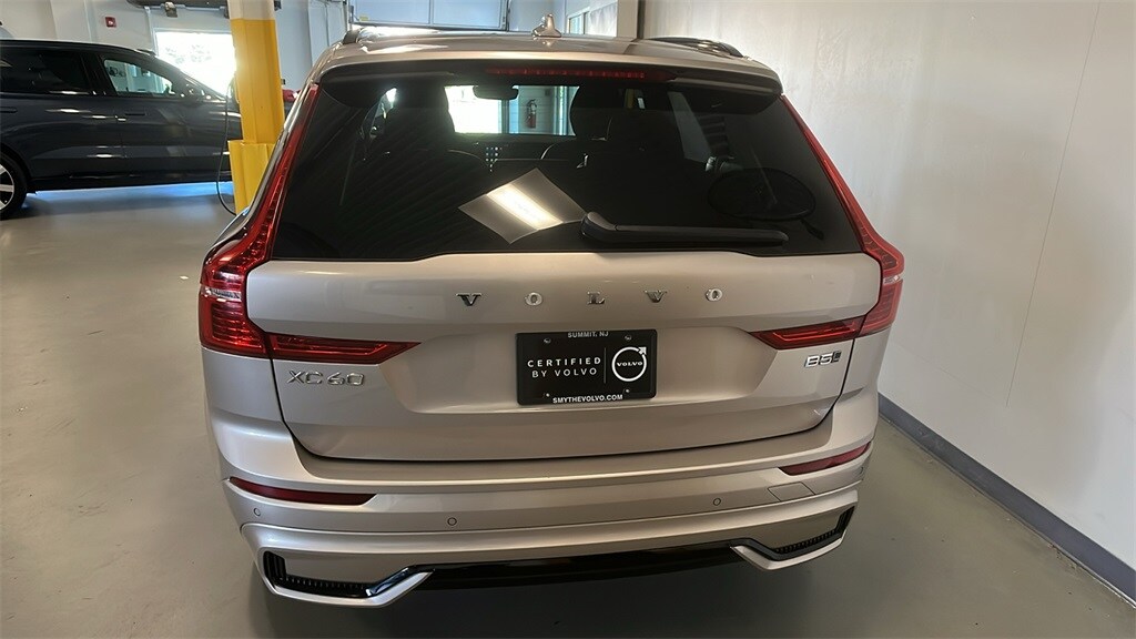 2025 Volvo XC60 B5 Plus photo 2
