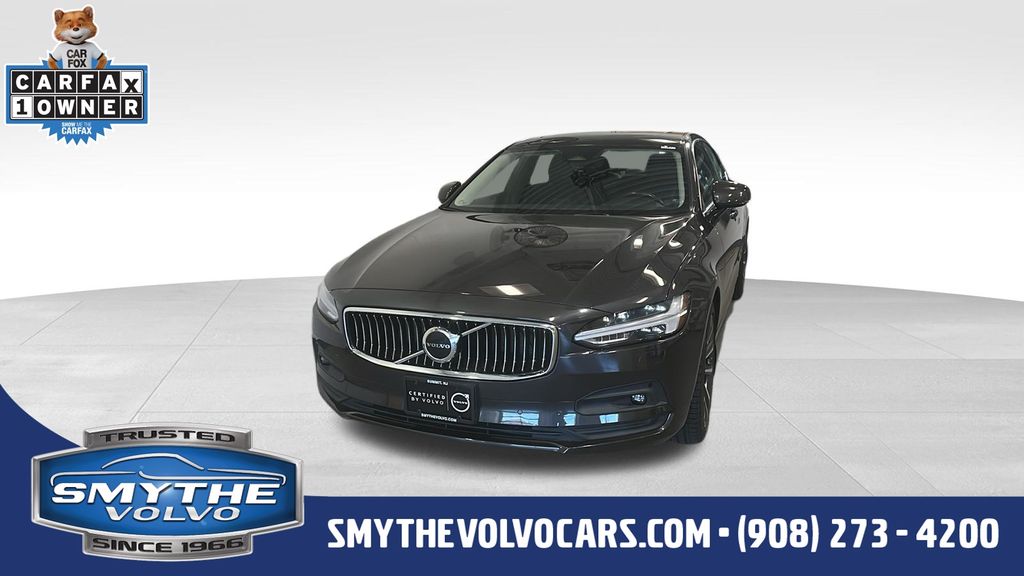 2022 Volvo S90 B6 Momentum AWD's photo