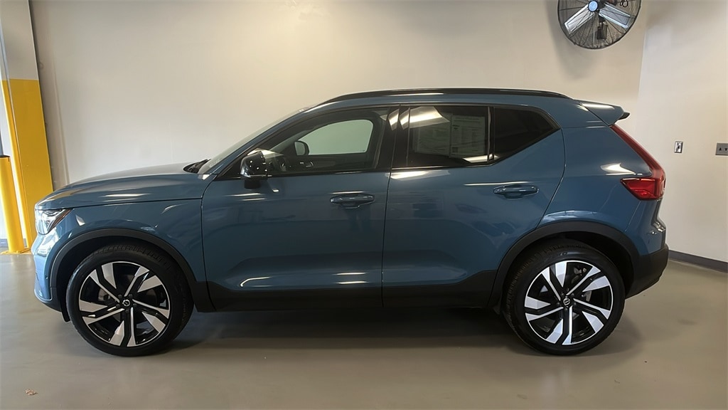 Certified 2024 Volvo XC40 B5 Plus Dark Theme SUV