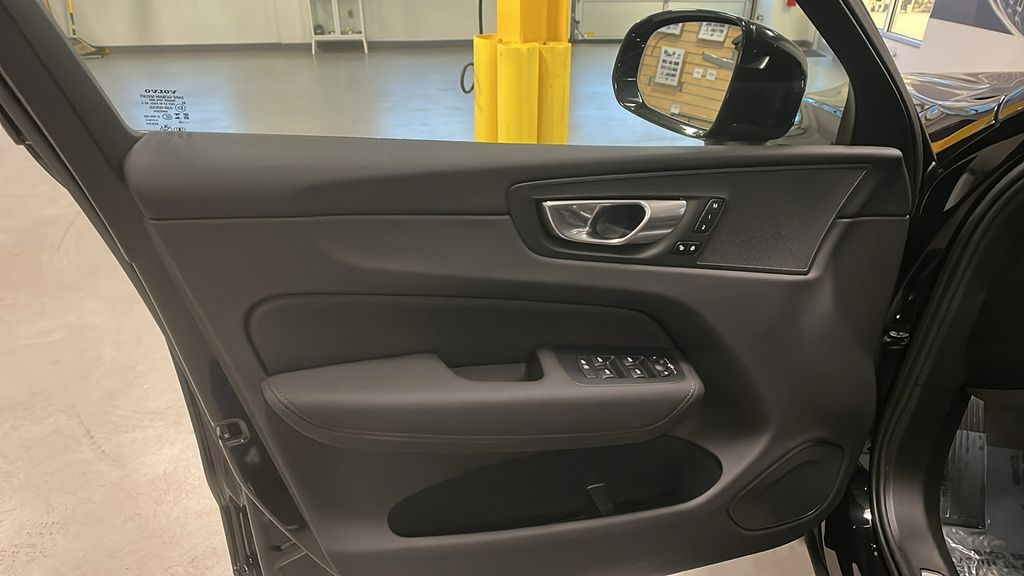 2026 Volvo XC60 Plus - Photo 15