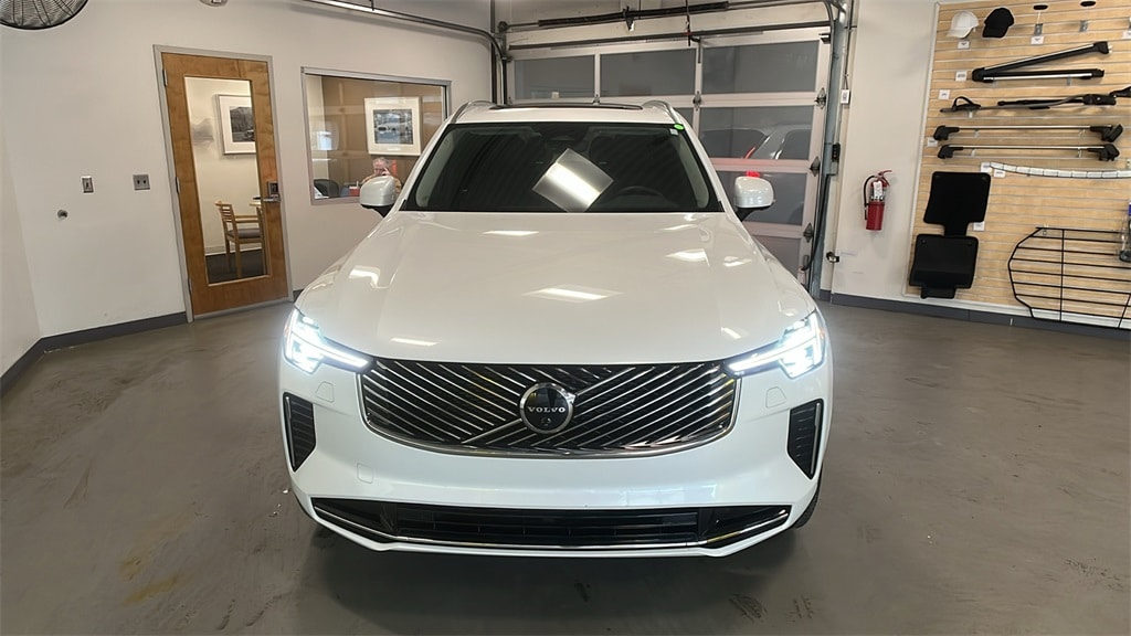 2025 Volvo XC90 Plus's photo