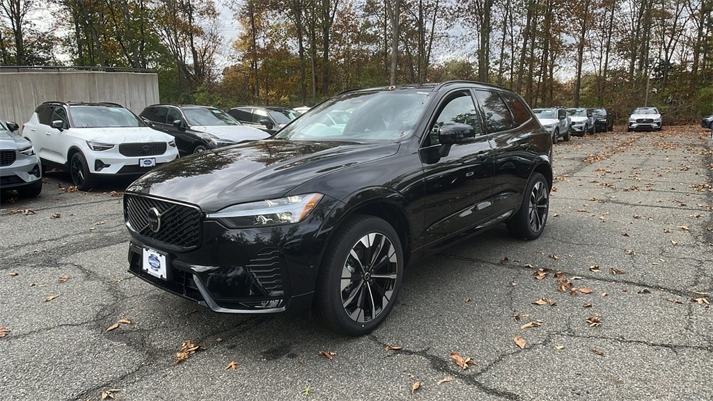 2026 Volvo XC60 Plus's photo