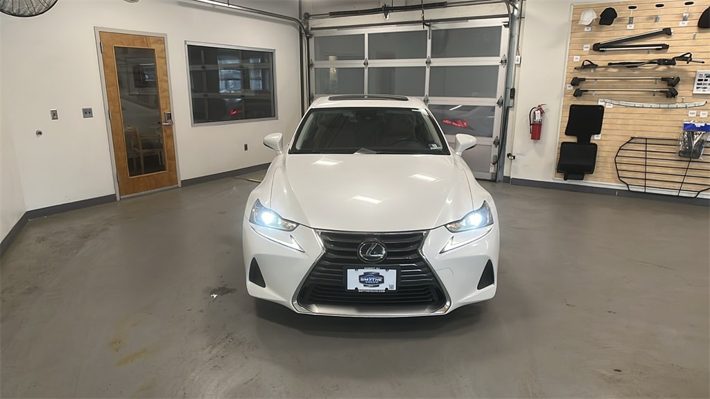 2018 Lexus IS 300's photo