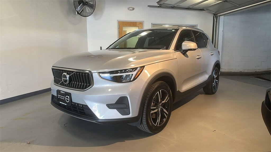 2025 Volvo XC40