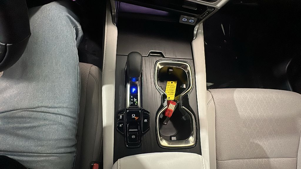 2025 Lexus RX Hybrid 350h - Photo 18