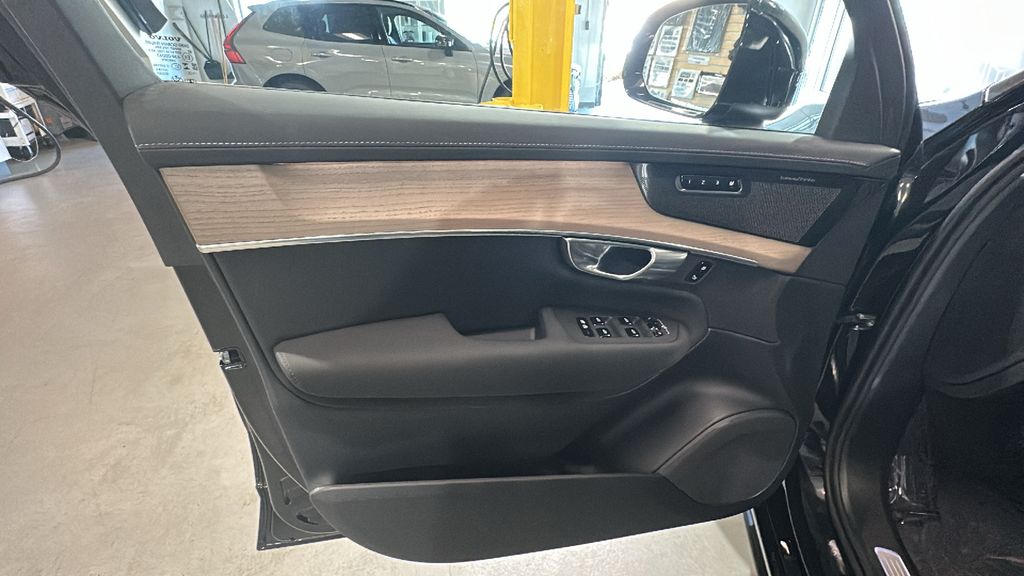2026 Volvo XC90 Plus - Photo 14