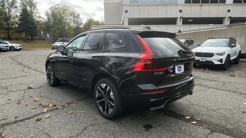 2026 Volvo XC60 B5 Plus photo 3