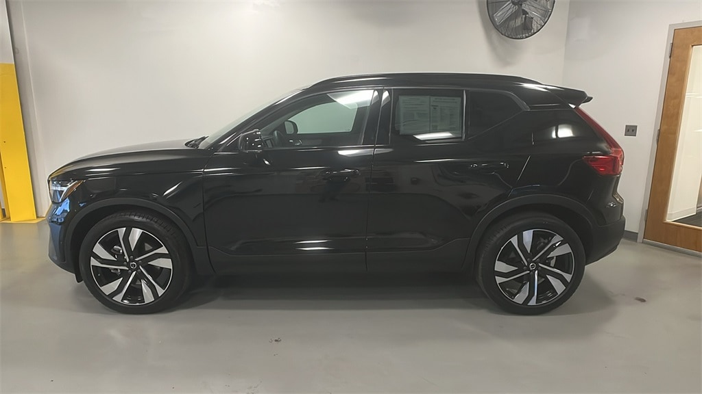 Certified 2024 Volvo XC40 B5 Plus Dark Theme SUV