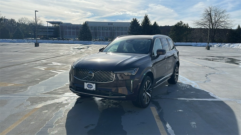 2026 Volvo XC90 Core's photo