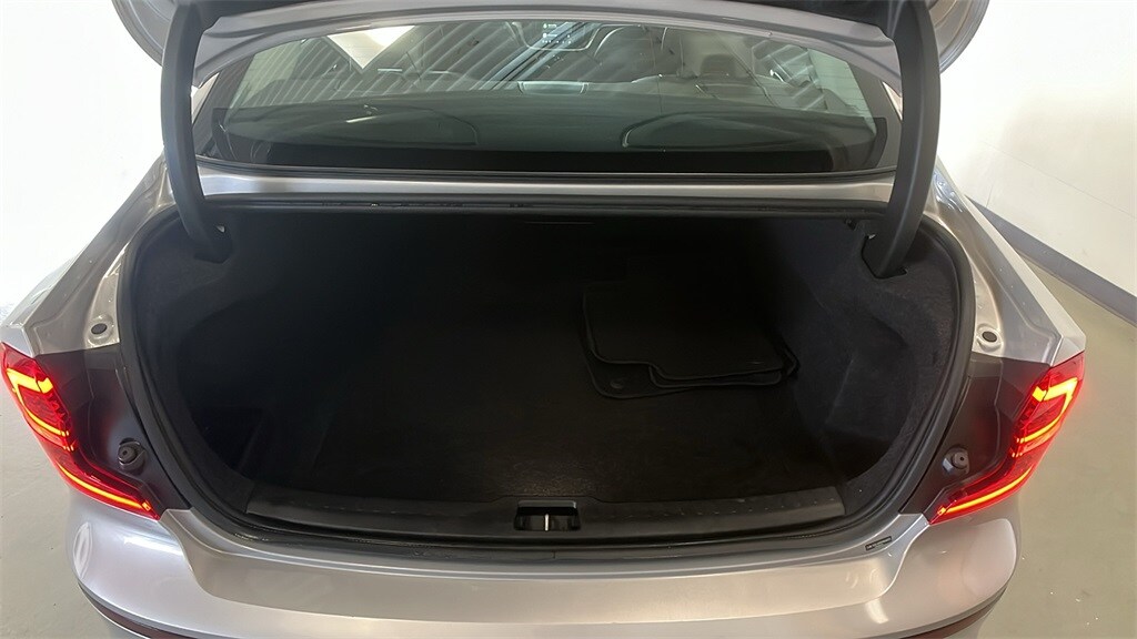 2025 Volvo S60 B5 Core photo 3