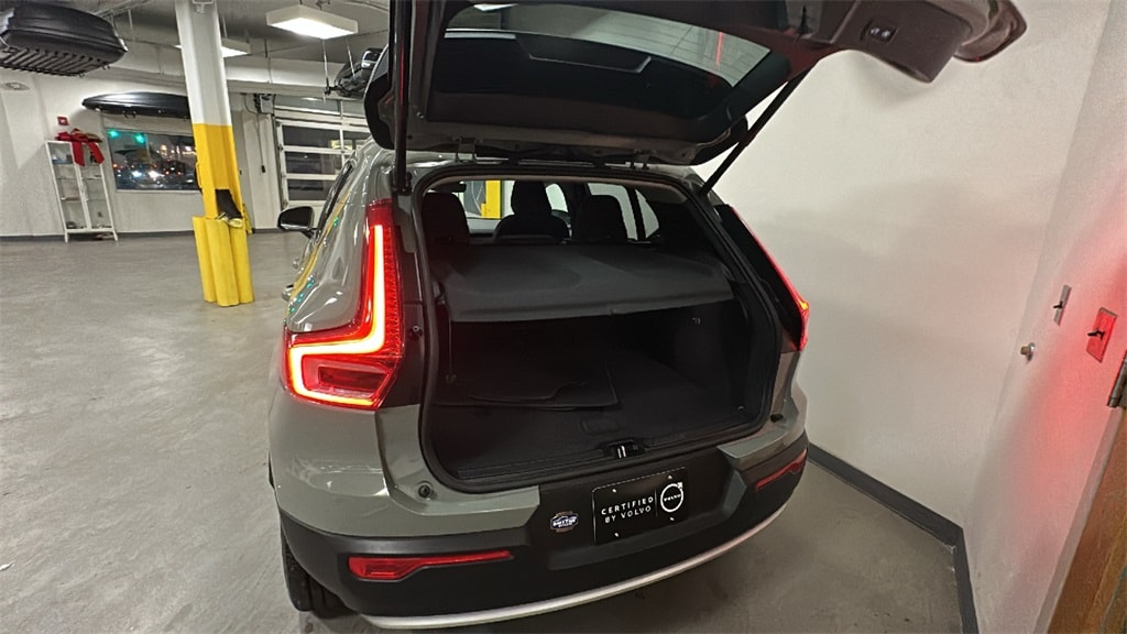 Certified 2025 Volvo XC40 B5 Core SUV