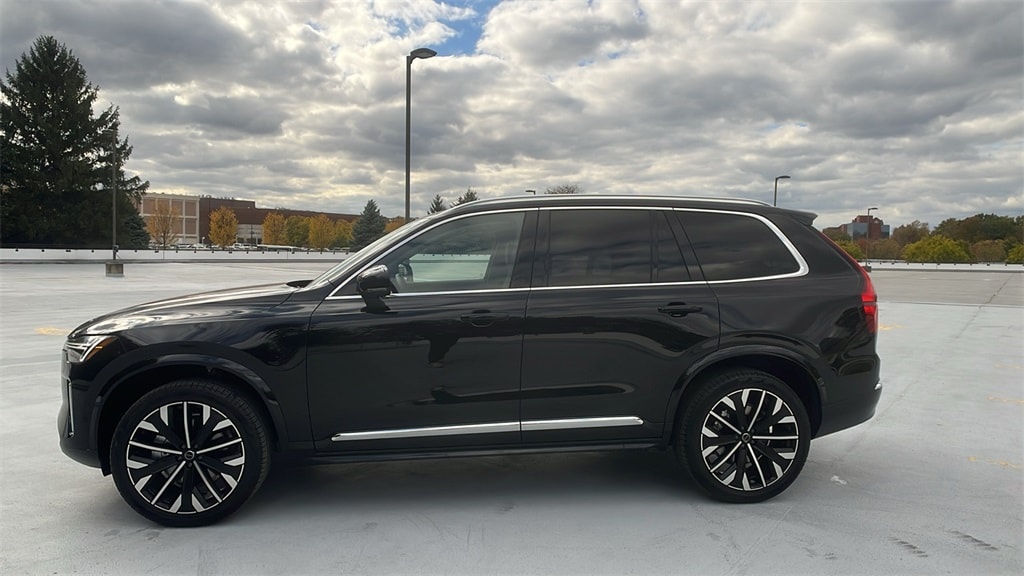 2026 Volvo XC90 Ultra - Photo 2