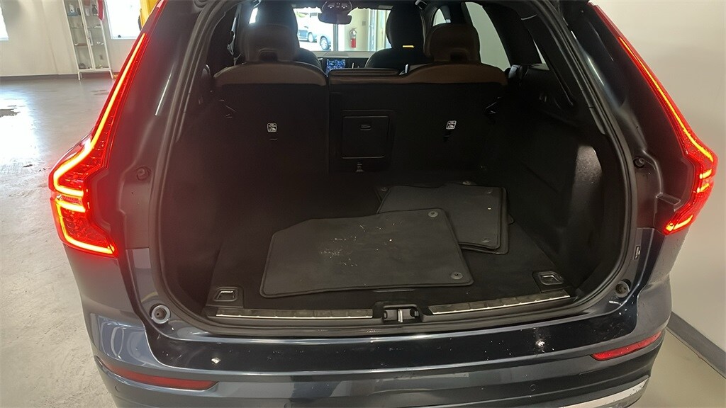 2023 Volvo XC60 B5 Plus photo 3