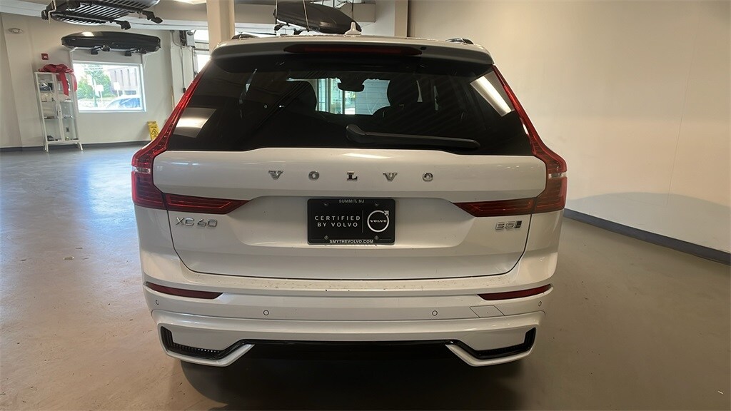 2025 Volvo XC60 B5 Plus photo 4