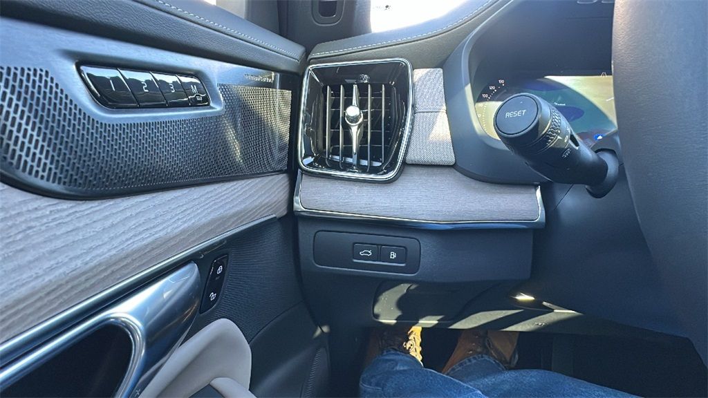 2026 Volvo XC90 Plus - Photo 20