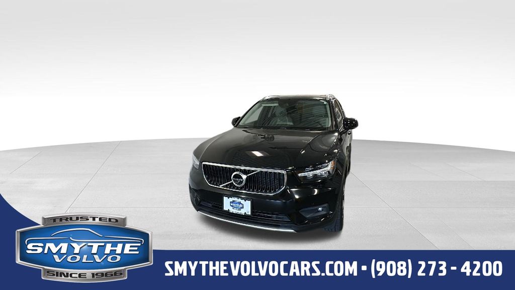 2019 Volvo XC40 T5 Momentum AWD's photo