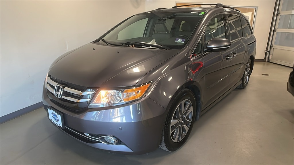 2015 Honda Odyssey Touring Elite's photo