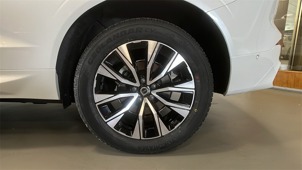2024 Volvo XC60 B5 Plus photo 3