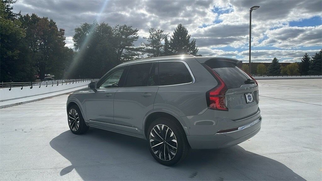 2026 Volvo XC90 Plus photo 3