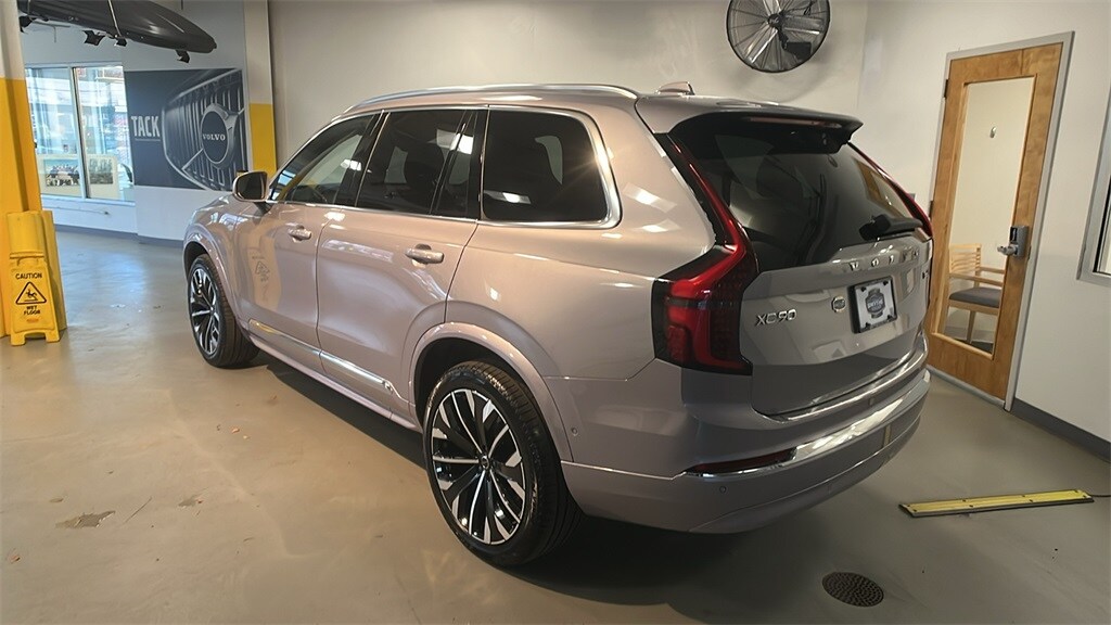 2026 Volvo XC90 Plus photo 3