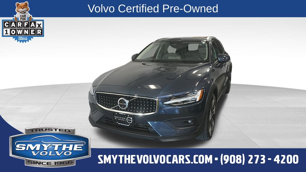 2025 Volvo V60 Cross Country B5 Plus AWD's photo