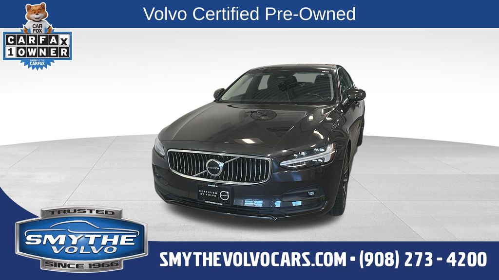 2022 Volvo S90 B6 Momentum AWD's photo