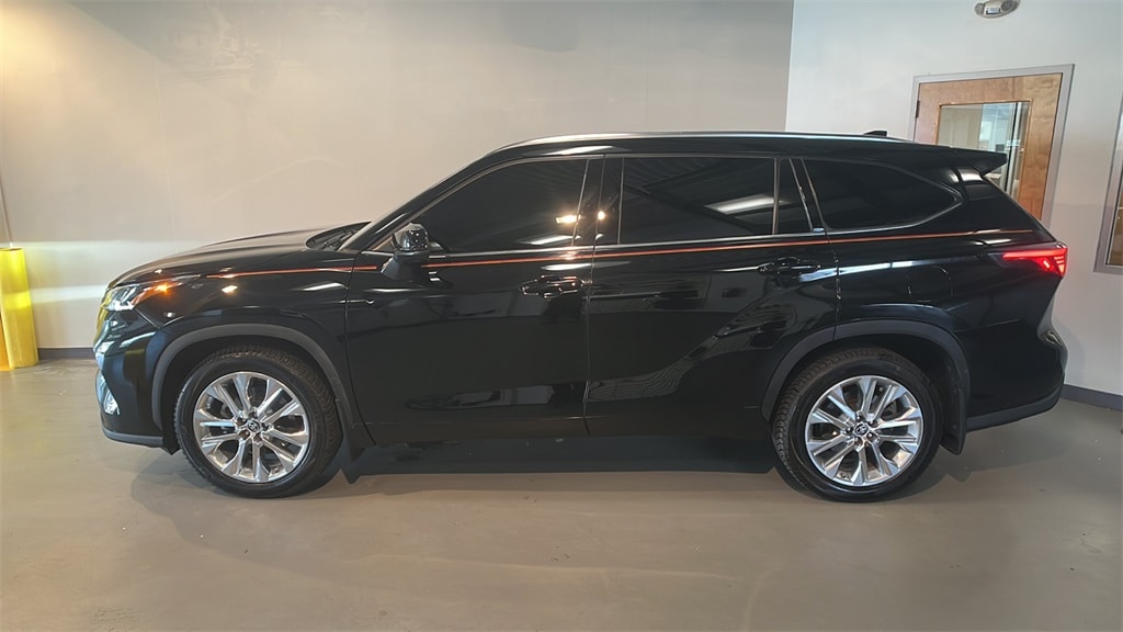 Used 2020 Toyota Highlander Limited with VIN 5TDDZRBH7LS037787 for sale in Summit, NJ