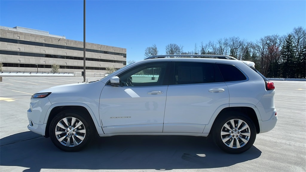 Used 2017 Jeep Cherokee Overland with VIN 1C4PJMJS2HD225530 for sale in Summit, NJ