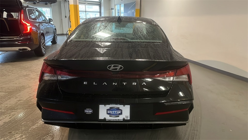 Used 2025 Hyundai Elantra SE Sedan
