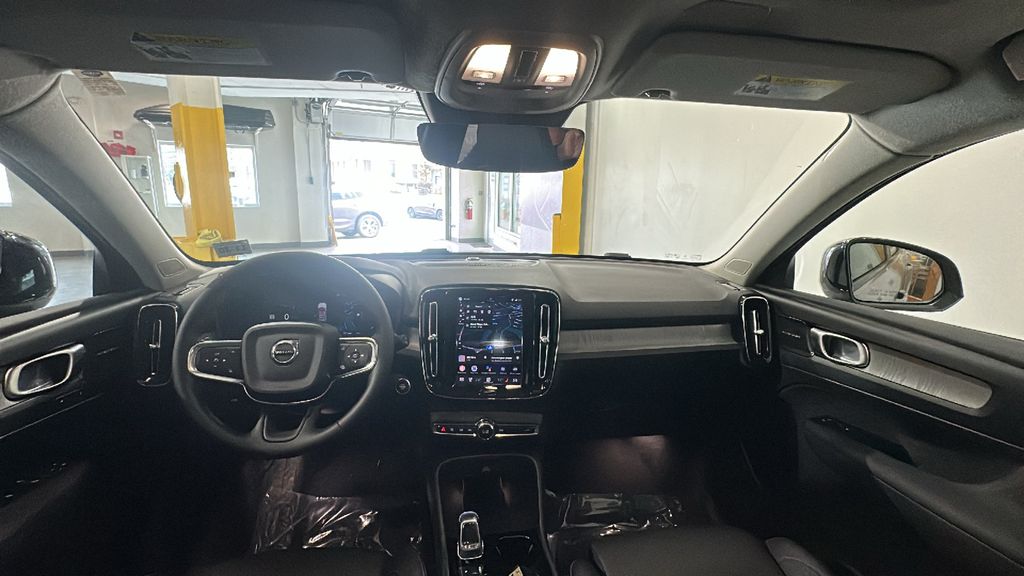 2026 Volvo XC40 Plus - Photo 14