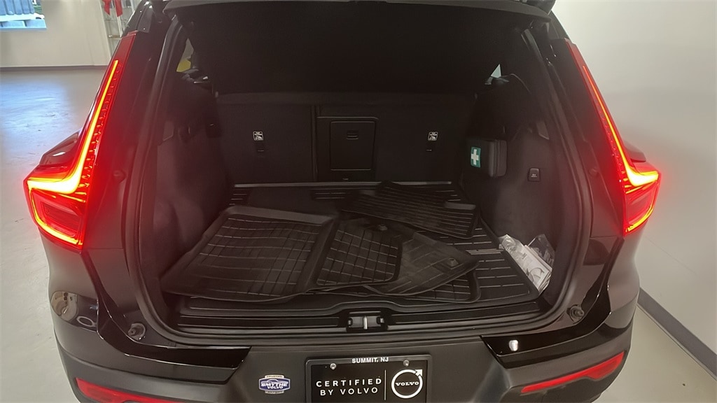 Certified 2024 Volvo XC40 B5 Plus Dark Theme SUV